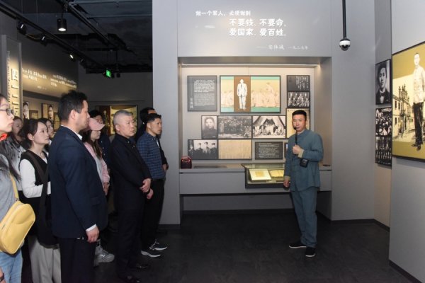 通弘网 劳动最光荣！劳模走进龙华烈士陵园志愿讲解