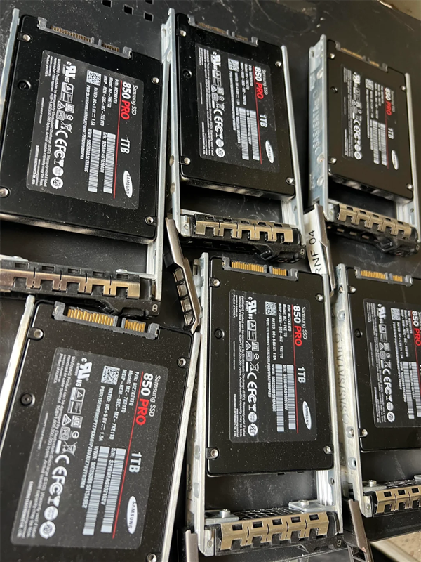 珺牛策略 捡来的便宜！翻垃圾找到6TB SSD：六块1TB的三星850 Pro